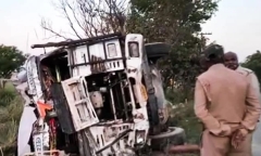 Hiện trường vụ xe buýt va chạm xe tải, 6 người thiệt mạng, 7 người bị thương