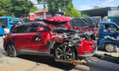 Tai nạn liên hoàn 5 ô tô trên quốc lộ qua TP.HCM, nhiều xe hư hỏng nặng