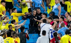 Ngôi sao Liverpool lao vào ẩu đả dữ dội với CĐV Colombia sau trận đấu
