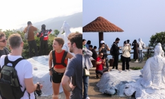 Du khách đổ xô lên đỉnh Bàn Cờ để 