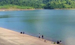 Vụ 2 chị em chết đuối ở đập Thác Chuối: Bố đau đớn vớt con lên đưa đến bệnh viện