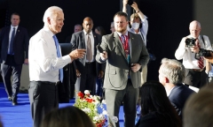 Video: Tổng thống Biden nổi giận khi bị phóng viên 