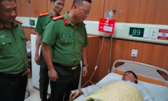 Ngăn vụ đánh ghen, đại úy công an bị đâm phải nhập viện