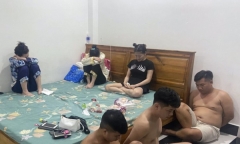Đột kích Bungalow ở Phú Quốc lúc nủa đêm, phát hiện 10 nam nữ bay lắc