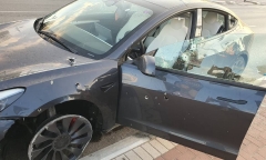 Bị bắn hàng trăm phát đạn, người đàn ông Israel may mắn sống sót nhờ xe điện Tesla