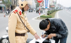 Mức phạt lỗi không mang giấy tờ xe mới nhất năm 2023