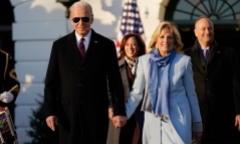Tổng thống Mỹ Biden cùng vợ tiết lộ thu nhập năm 2022