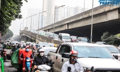Nhiều tuyến đường ở Hà Nội ùn tắc “nghẹt thở” dịp cận Tết Nguyên đán 2022