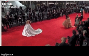 Video: Hương Giang nghi bị ngó lơ trên thảm đỏ LHP Cannes 2022