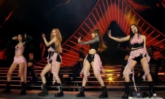 NTK gốc Việt hoàn thành loạt trang phục cho BLACKPINK tại Coachella 2023