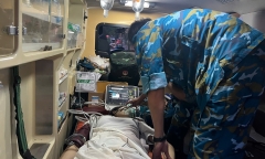 Xúc động hình ảnh người dân lưu luyến chào tạm biệt các chiến sĩ sau nhiệm vụ A80