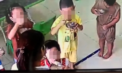 Đình chỉ cô giáo mầm non ở Ninh Bình ép trẻ ăn gây bức xúc