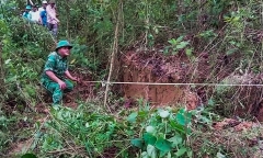 Quả đồi nứt toác đe dọa nhà dân, Quảng Nam công bố tình huống khẩn cấp