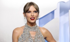 Taylor Swift thành nghệ sĩ đầu tiên 