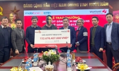 Thử vận may với dãy vé số “trật”, người đàn ông bất ngờ trúng độc đắc gần 153 tỷ đồng