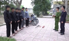 Vụ người đi đường bị nhóm bịt mặt dùng kiếm chém: 7 đối tượng khai gì?