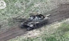 Ukraine tung video bắn cháy xe tăng T-80 Nga tiển khai trong đêm