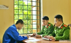 Tội phạm ngày càng trẻ hoá: Giọt nước mắt sau cánh cửa tạm giam