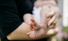 Thực hiện IVF, người phụ nữ ở Australia bị phòng khám chuyển nhầm phôi, sinh con của người khác