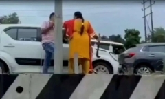 Clip: Cãi vã sau va chạm giao thông, nam tài xế