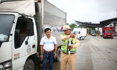 Từ hôm nay (9/9), CSGT sẽ xử phạt tài xế xe tải đi vào làn 1 trên cao tốc Pháp Vân - Cầu Giẽ