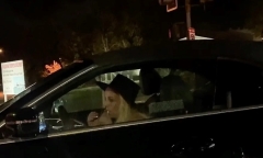 Nữ ca sĩ đình đám mất kiểm soát, lái xe lạng lách, gây nguy hiểm cho người đi đường