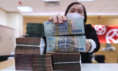 Nhân viên ngân hàng nào có thu nhập cao nhất, một năm mua được 64 chỉ vàng?