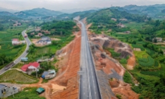 Cận cảnh hàng trăm viên ngọc động nhiều màu sắc ở Phong Nha - Kẻ Bàng