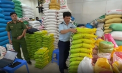Hà Nội phát hiện nhiều cửa hàng bán gạo giả thương hiệu ST25