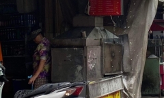 TP.HCM: Cháy nhà trong chợ Hồ Thị Kỷ, trường học phải sơ tán