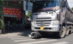 TP.HCM: Xe ben va chạm với xe máy khiến 1 người tử vong tại chỗ
