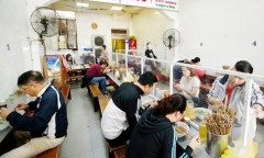 Hạ cấp độ dịch, quận Tây Hồ cho phép bán hàng ăn uống tại chỗ