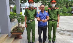 Mâu thuẫn trong lúc uống rượu, con trai đâm bố ruột tử vong tại chỗ