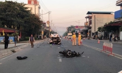 Quảng Ninh: Xe máy chở 3 va chạm ô tô, 2 người tử vong tại chỗ