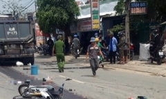 Va chạm với xe đầu kéo, xe máy bị kéo lê trên đường, 2 người tử vong tại chỗ