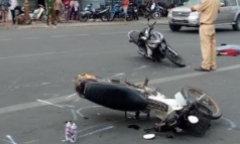 2 nữ sinh ngã xuống đường sau va chạm xe ba gác, một em tử vong tại chỗ