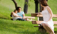 Phụ nữ đã bị chồng bỏ, chồng chê, chê chồng thì... càng mất giá