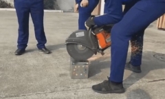 Vợ phát hiện chiếc hộp bí ẩn khi dọn nhà, hé lộ bí mật gây choáng của người chồng