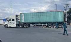Tin tức tai nạn giao thông mới nhất ngày 13/6: Xe máy va chạm với xe container, 2 mẹ con tử vong tại chỗ