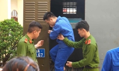 Hình ảnh phiên tòa xét xử bác sĩ sát hại người tình vì sợ lộ chuyện ngoại tình gây chấn động dư luận ở Đồng Nai