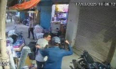 Clip: Người đàn ông Ấn Độ bị cướp 2,3 tỷ đồng trên phố gây hoang mang