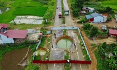 Vụ rơi xuống hố