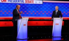 Ông Biden và Trump không bắt tay, liên tục chỉ trích nhau tại phiên tranh luận đầu tiên
