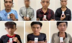 Phát hiện 7 nam thanh niên 
