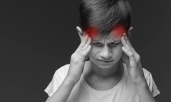 Bé trai 10 tuổi suýt liệt nửa người do nhồi máu não
