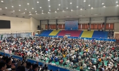Nóng hầm hập, nghìn người nhễ nhại mồ hôi xếp hàng bốc thăm mua nhà ở xã hội