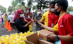 Người dân Indonesia chật vật vì giá dầu ăn đắt đỏ: 