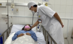 Cứu sống cô gái 29 tuổi sốt xuất huyết năng biến chứng viêm cơ tim nguy kịch