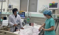 Vụ ngộ độc rượu, 8 sinh viên thương vong: Một nạn nhân nữ đang nguy kịch