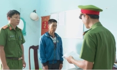 Bố dùng kéo đâm con trai 24 tuổi nguy kịch